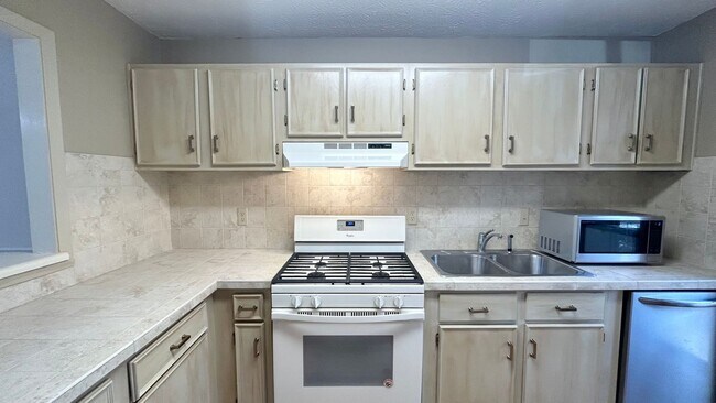 Building Photo - Hidden Gem!  "Vinings Run" 2 Bed - 1 Bath ...