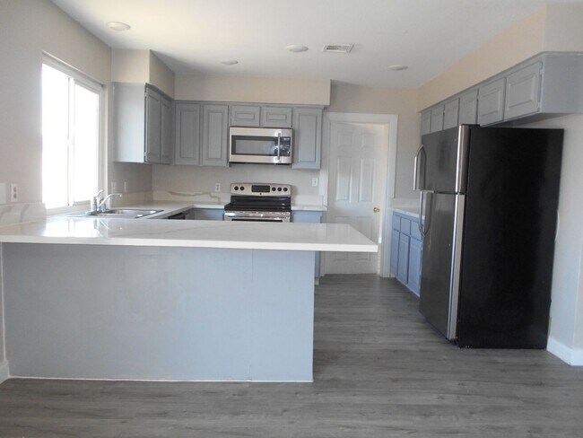 Building Photo - Welcome to this charming 4-bedroom!
