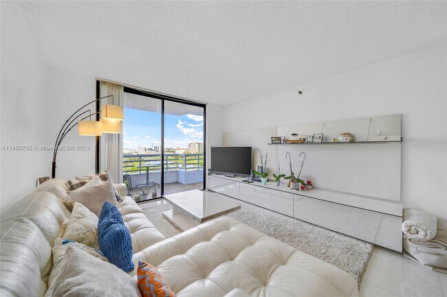 Foto del edificio - 3300 NE 192nd St