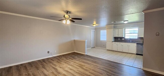 Foto del edificio - 207 Larkspur St