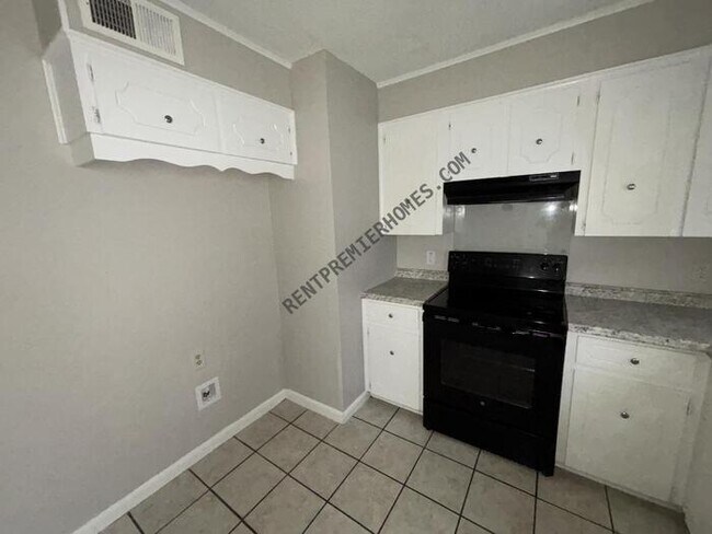 Foto del edificio - 111 Northeastern Ave