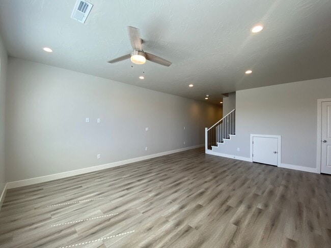 Building Photo - BRAND NEW 3 BEDROOM SAND HOLLOW TOWNHOME F...
