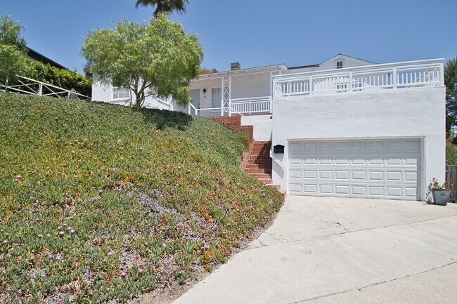 Foto del edificio - 2 Bed 1 Bath Home in Manhattan Beach Hill Section