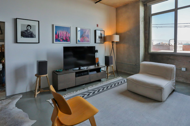 Foto del edificio - 825 E 4th St