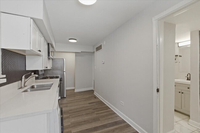 Foto del edificio - 1849 W Augusta Blvd