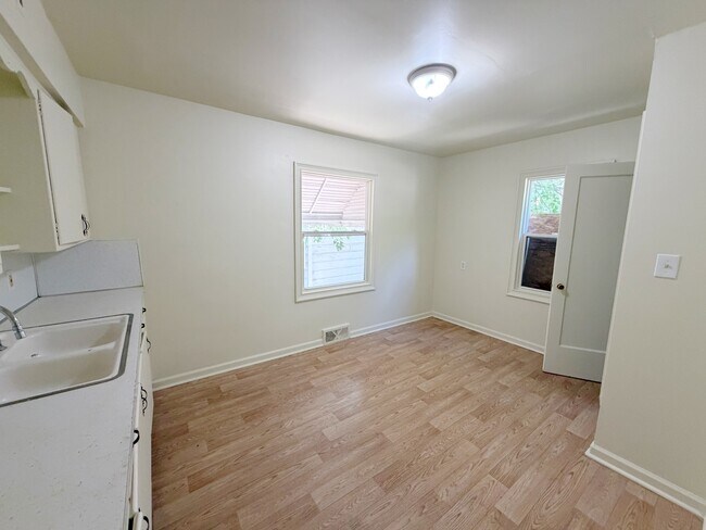 Building Photo - 323 Browning Ave