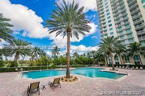 Foto del edificio - 1755 E Hallandale Beach Blvd