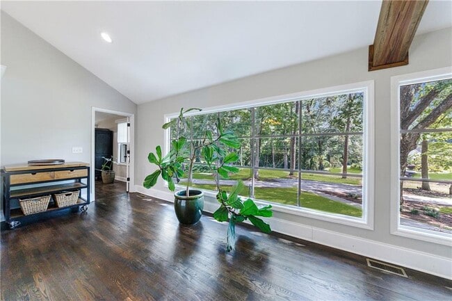 Foto del edificio - 9585 Hutchesons Ferry Rd