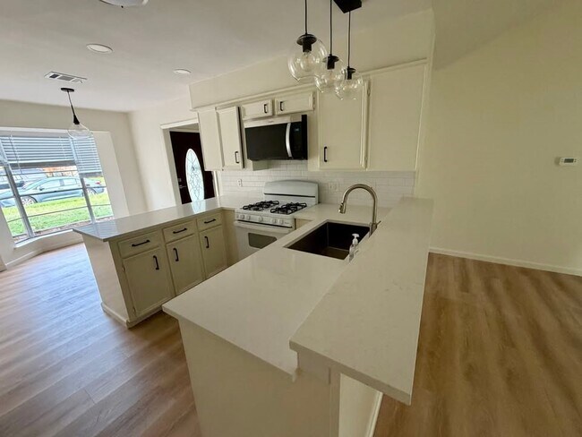Foto del edificio - 3428 Hickory Ln