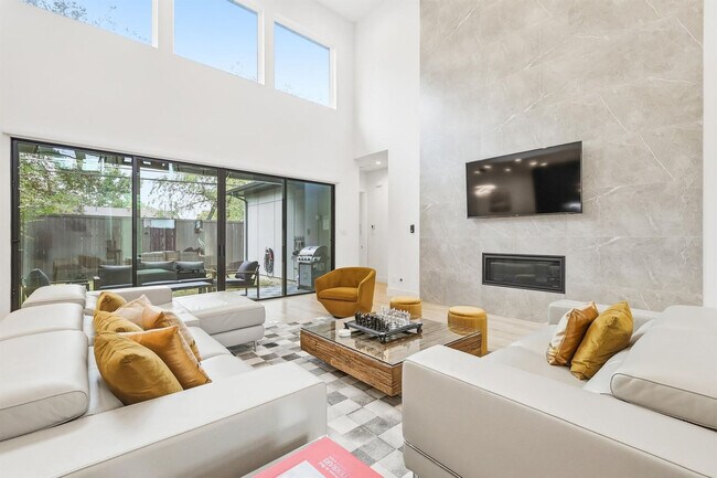 Foto del edificio - 3714 Highgrove Dr