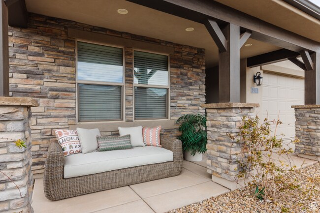 Foto del edificio - 273 N Puerta Dr