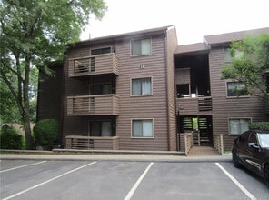 Building Photo - 166 Old Brookfield Rd