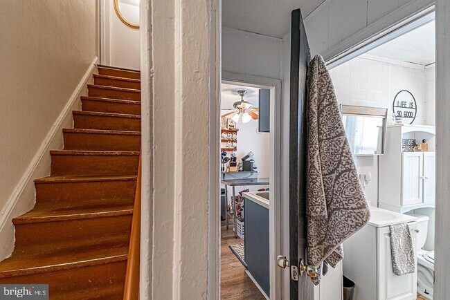 Foto del edificio - 330 W 3rd Ave