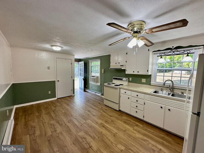 Building Photo - 467 Ruebuck Rd