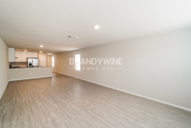 Building Photo - One month FREE RENT!!