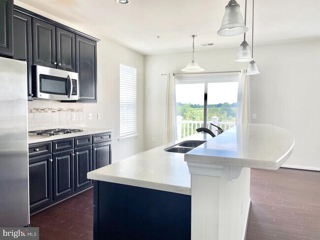 Foto del edificio - 43913 Centergate Dr