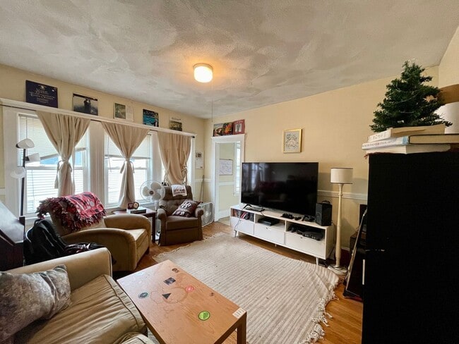 Foto del edificio - No Brokers Fee, Pets friendly Unit, Laundr...