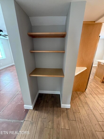 Foto del edificio - 212 Oak Rd