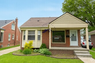 Building Photo - 9992 Hemingway St