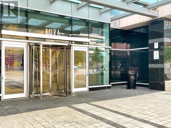 Photo du bâtiment - 386-4386 Yonge St