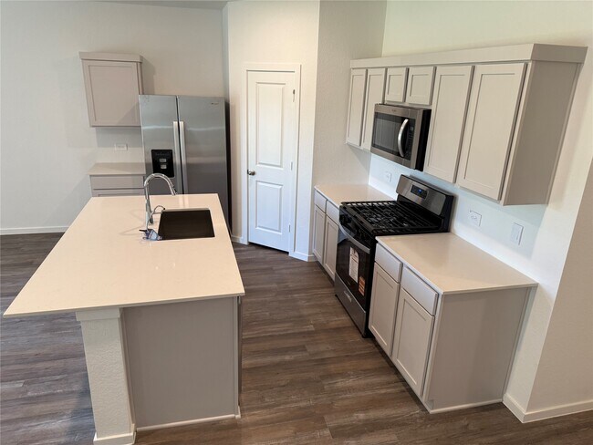 Foto del edificio - 23548 Skyward Ln