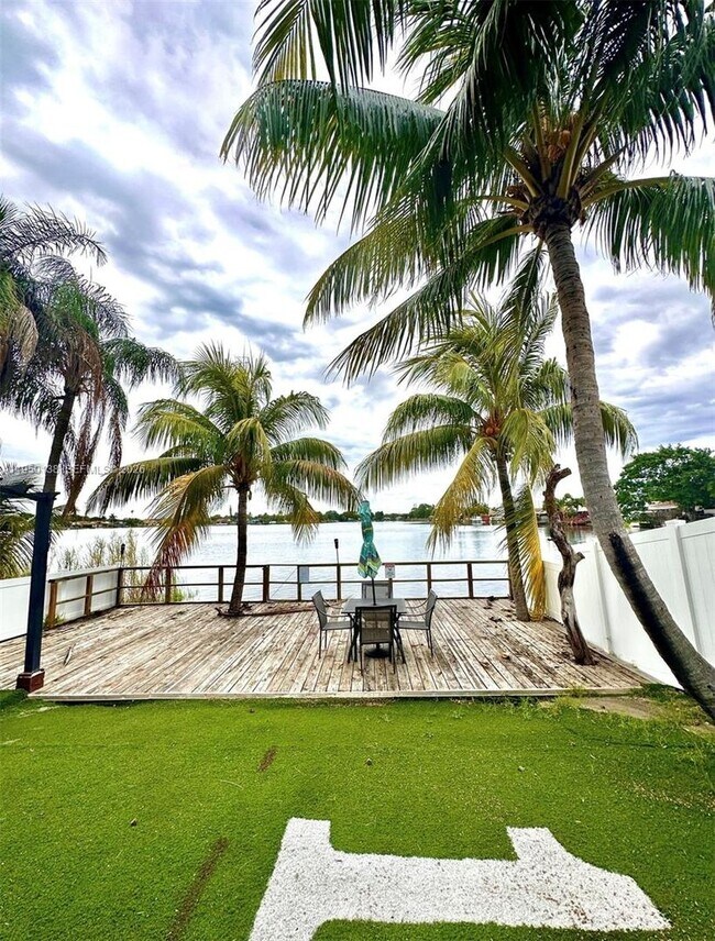 Foto del edificio - 2433 SW 58TH MNR # 1-2 DANIA, FL 33312