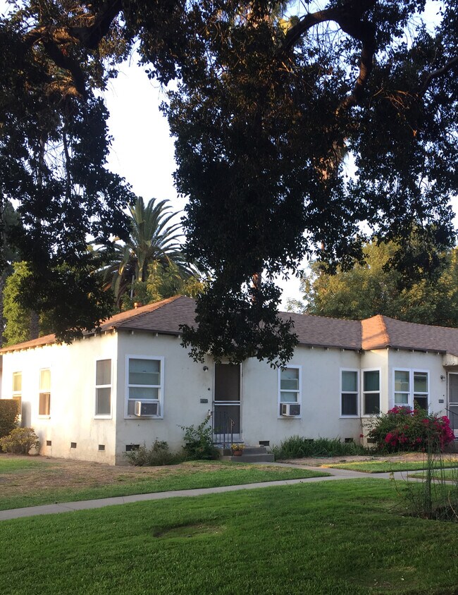 Building Photo - 322 S Chapel Ave