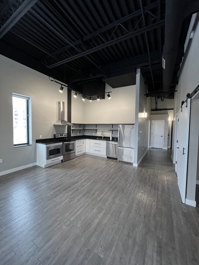 Building Photo - Mall Plaza Lofts