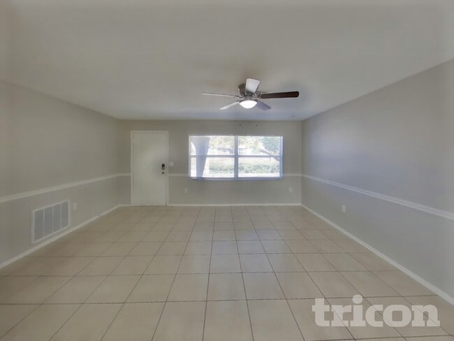 Building Photo - 6320 Moog Rd