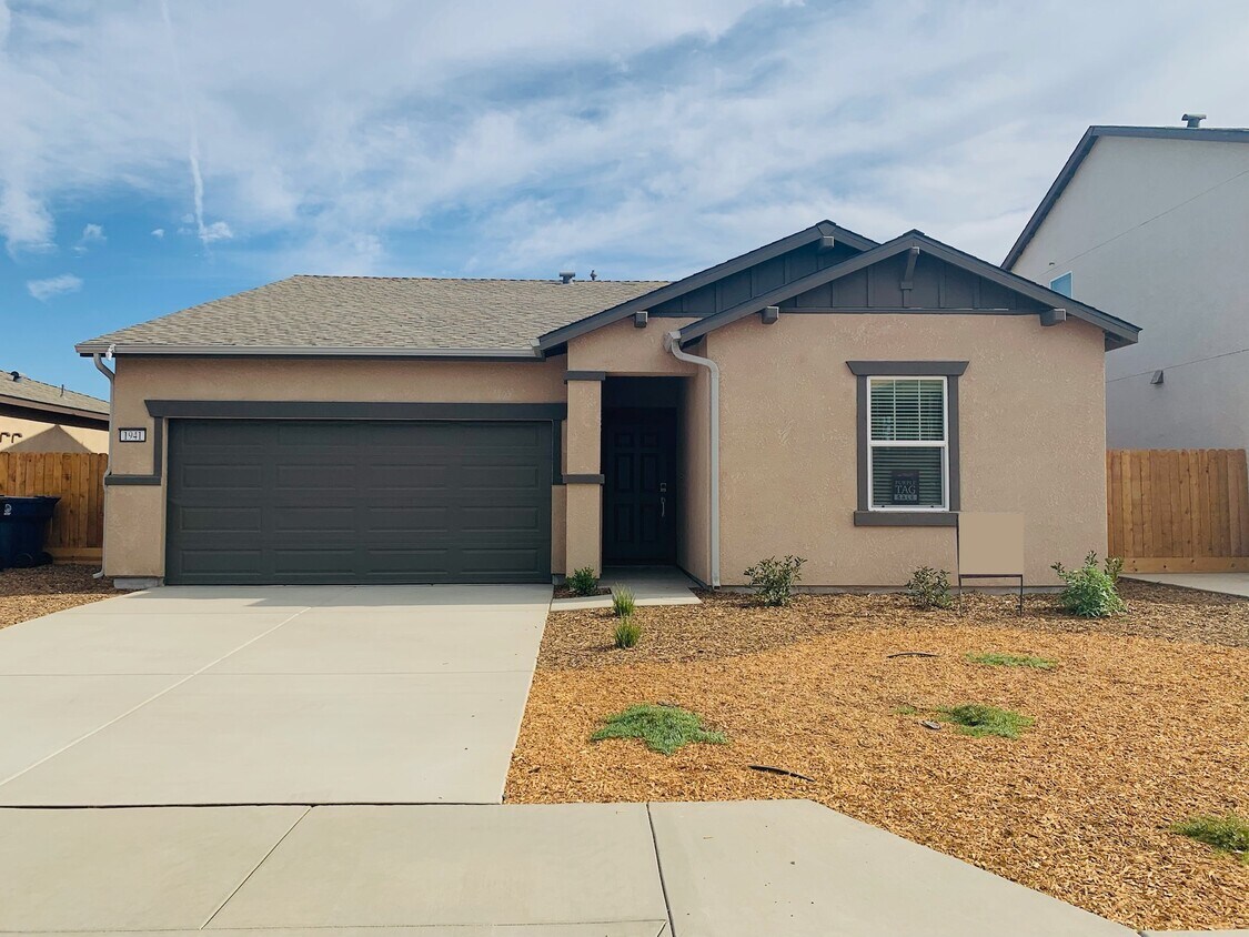1941 American Ave, Tulare, CA 93274 House Rental in Tulare, CA