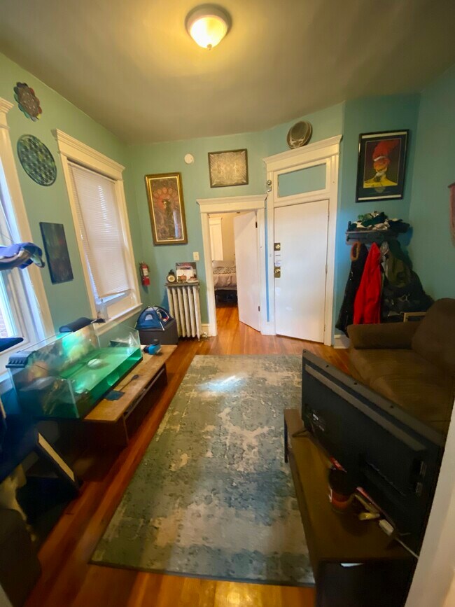 Living Room - 612 Tasker St