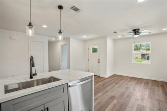 Building Photo - 3923 Alsace St