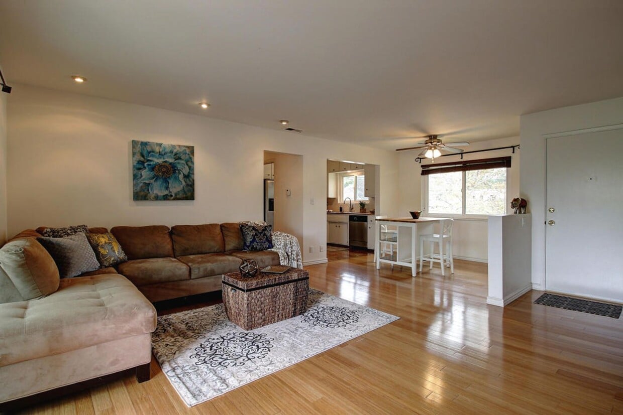 Primary Photo - 2 Bed / 2 Bath Condo Uptown Santa Barbara ...