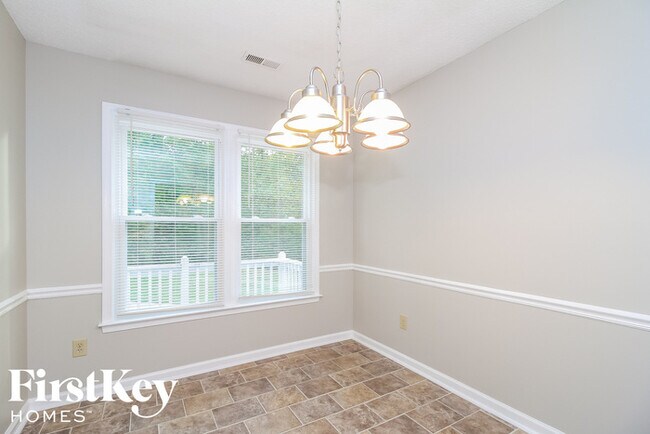 Foto del edificio - 5909 Running Ridge Rd