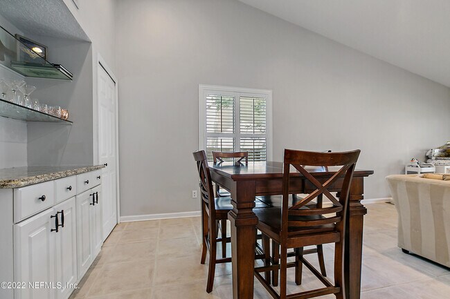 Building Photo - 3937 Palm Way
