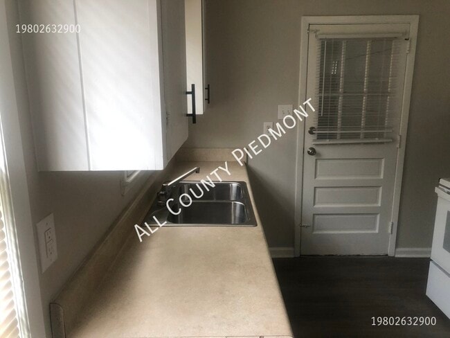 Foto del edificio - 1925 Kennesaw Dr