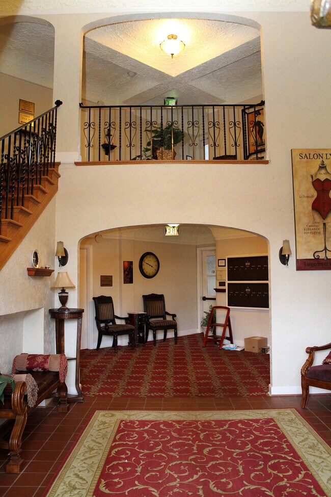 Building Photo - KERNS: Exquisite 2 Bed Condo w/Nice Update...