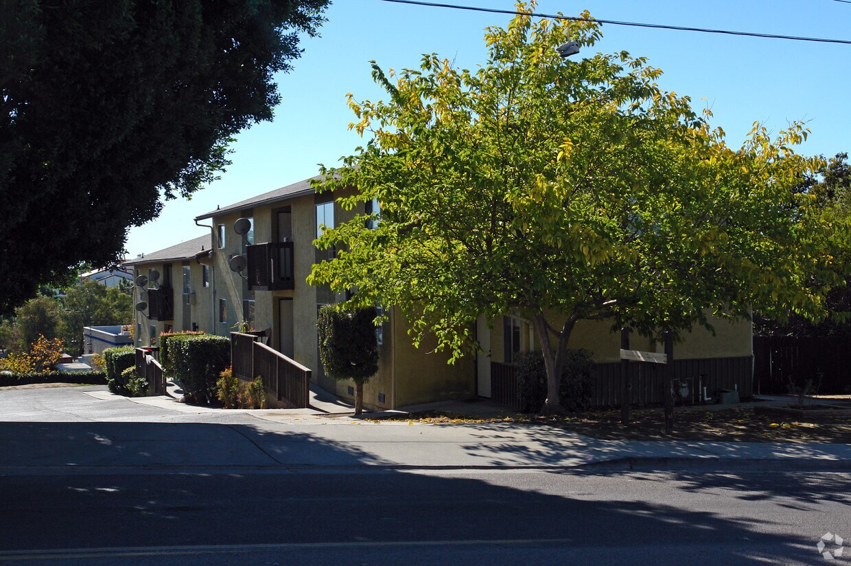 Building Photo - 191 E Fallbrook St