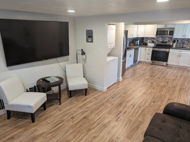 Photo - 1489 N 400 W Apartment