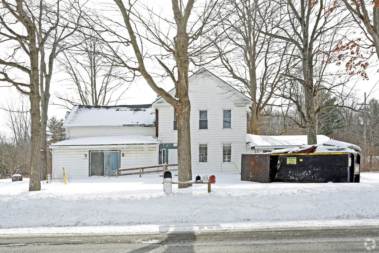 Building Photo - 5527 Lapeer Rd