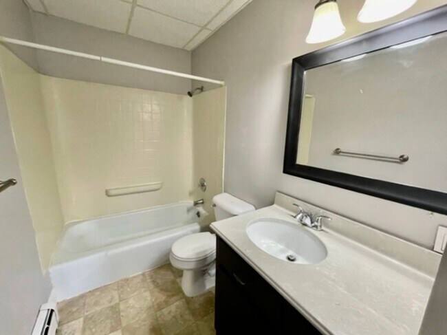 Foto del edificio - Amazing 2 Bed/1 Bath upstairs apartment in...