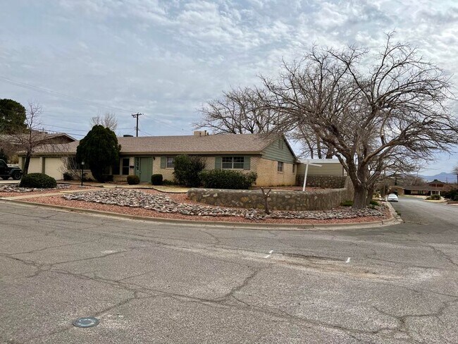 Building Photo - 411 Pocano Ln
