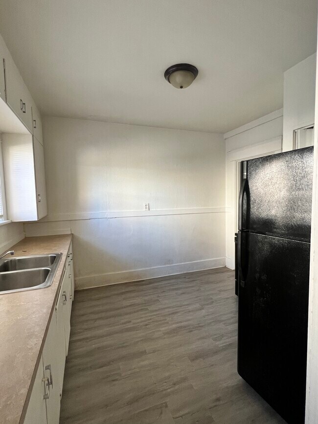 308 W Market St Unit 2, Aberdeen, WA 98520 308 W Market St Aberdeen, WA Apartments for Rent