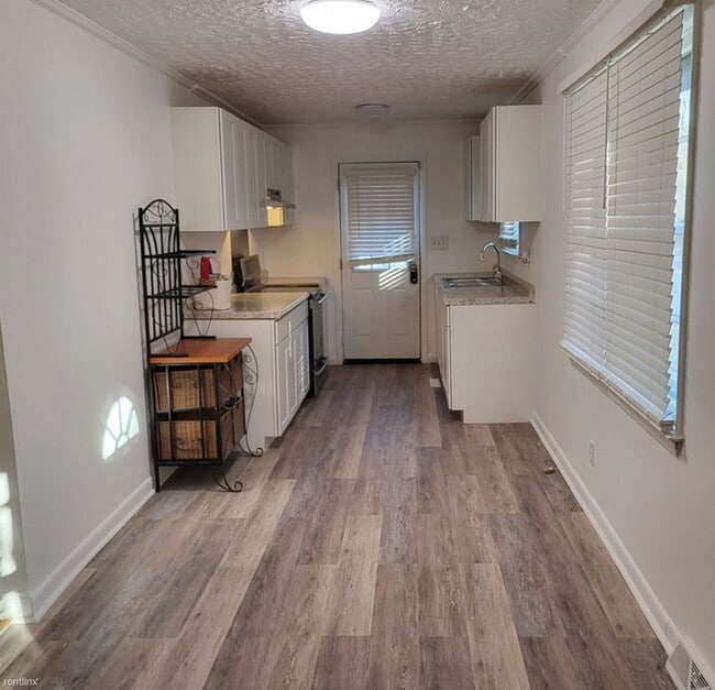 Building Photo - 3 br, 1 bath House - 933 Fort Lee Road .