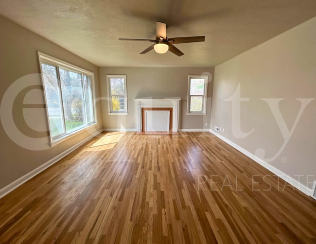 Building Photo - 105 E 500 N