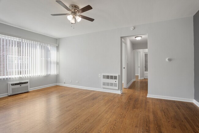 Foto del edificio - 7638 N Eastlake Terrace