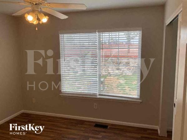 Foto del edificio - 4725 Pasadena Way