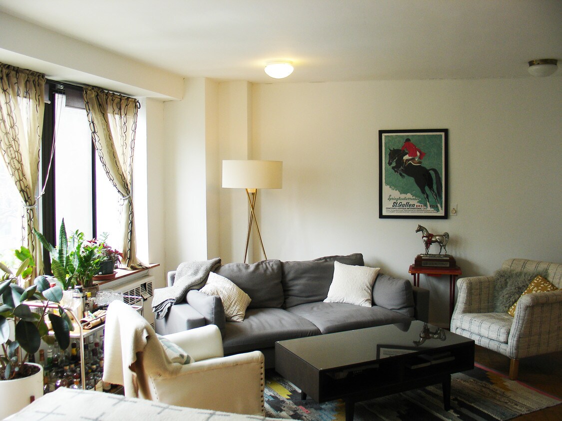 Living area - 372 Central Park West