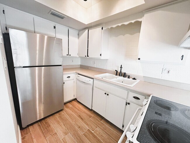 Photo - Prime Scottsdale Location! 2 bed 1.5 bath ... House