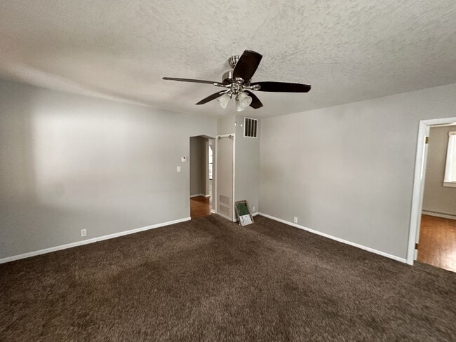 Building Photo - 727 N Brandon Ave